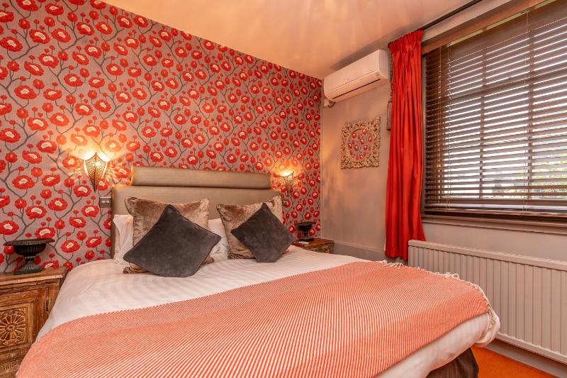 Superior Double Room image 4