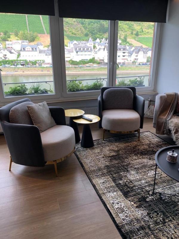 Deluxe Suite with Balcony image 4