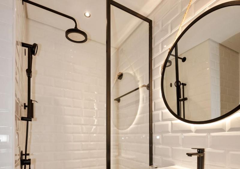 Standard Twin Room image 2