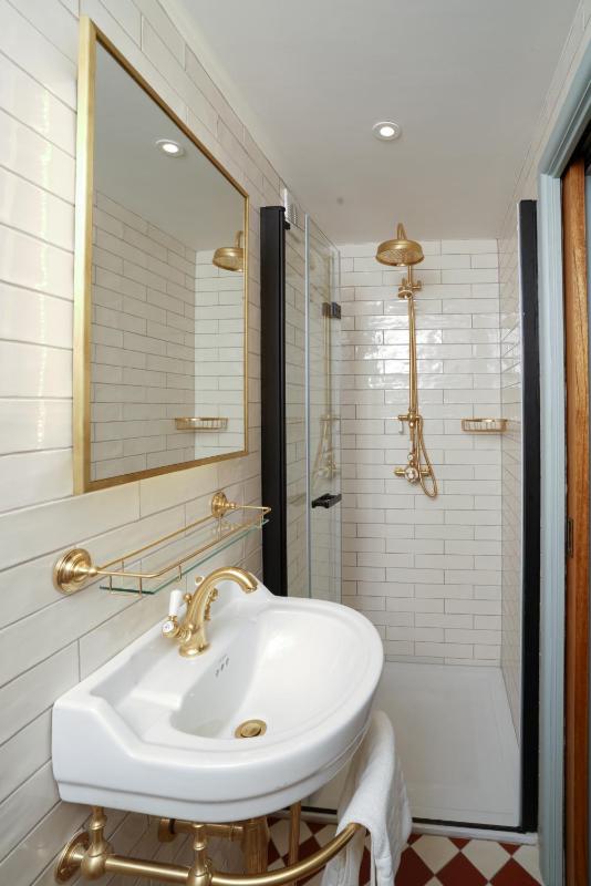 Standard Double Room image 4