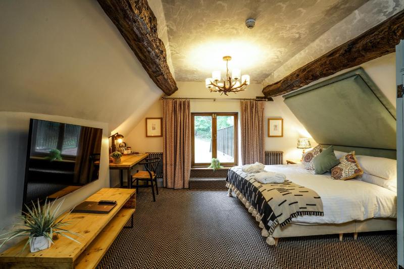 Large Double Room image 1