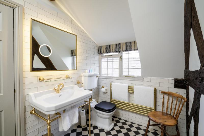 Large Double Room image 4