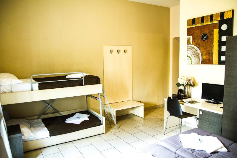 Quadruple Room image 2
