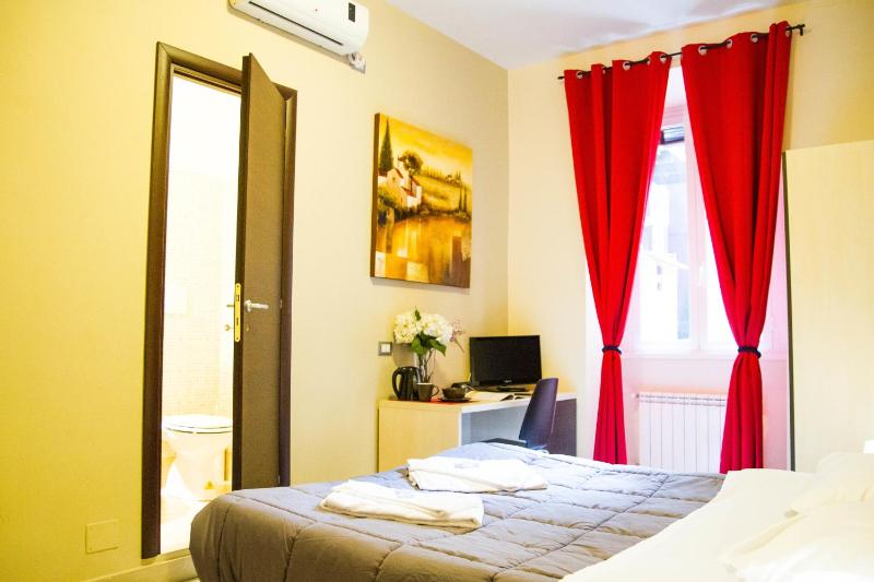 Double Room with Private Bathroom image 4