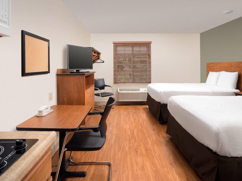 Standard Queen Room with Two Queen Beds - Non-Smoking image 3