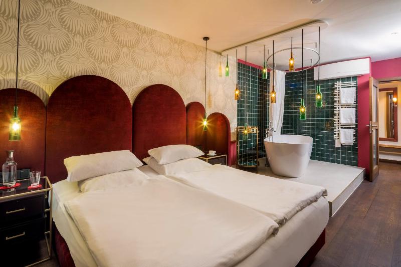 Theme Room Weineslust image 4