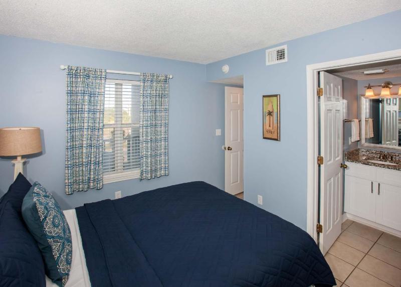 Surfside Shores 1302 - image 17