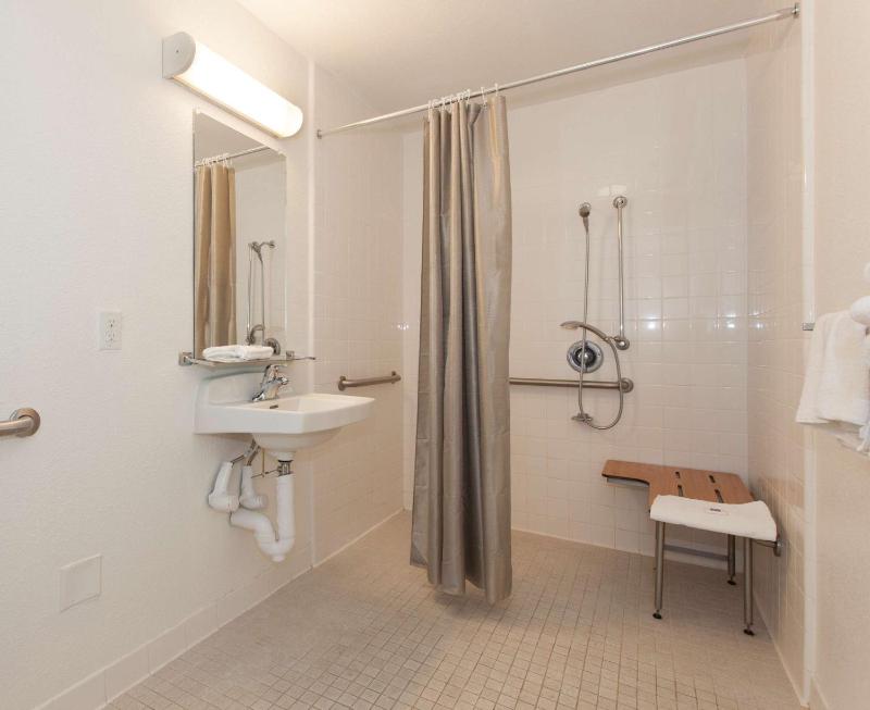 Queen Room - Disability Access - Roll in Shower image 2