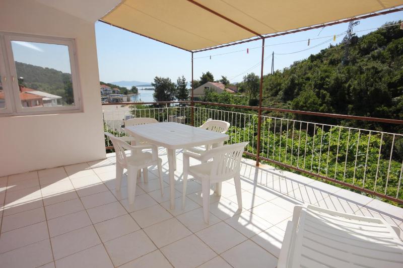 One-Bedroom Apartment with Terrace and Sea View image 4