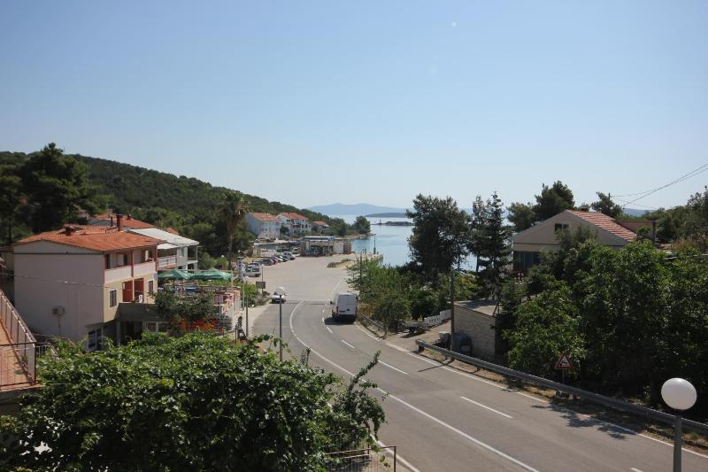One-Bedroom Apartment with Terrace and Sea View image 3