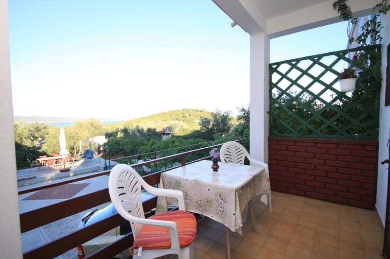 One-Bedroom Apartment with Terrace and Sea View image 3