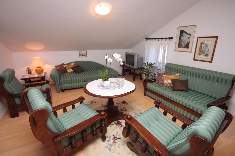 One-Bedroom Apartment image 1