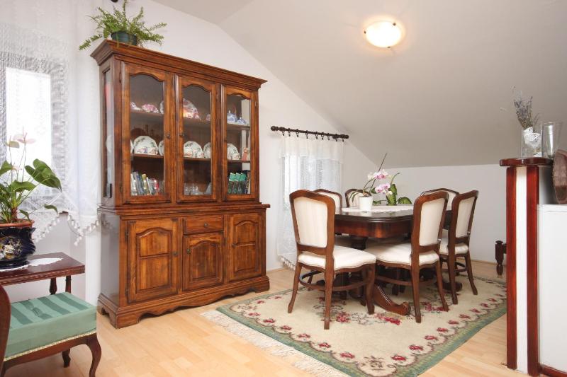 One-Bedroom Apartment image 3