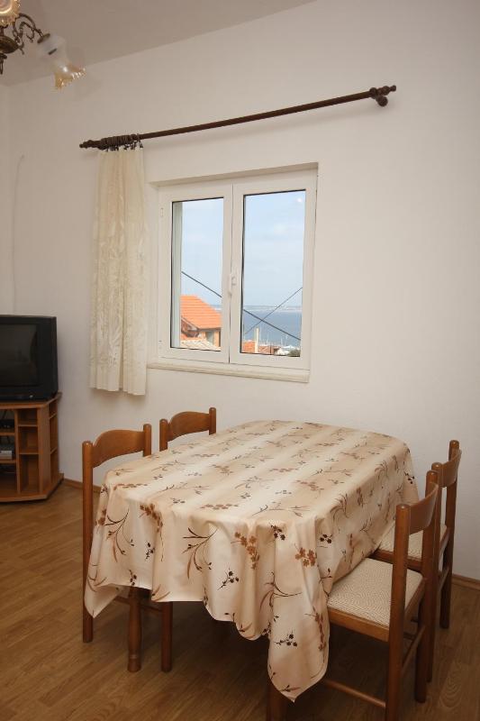 One-Bedroom Apartment with Terrace and Sea View image 4