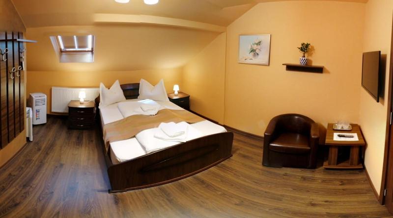 Economy Double Room - Attic image 2