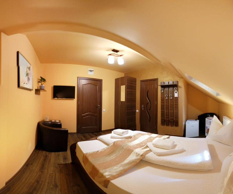 Economy Double Room - Attic image 3