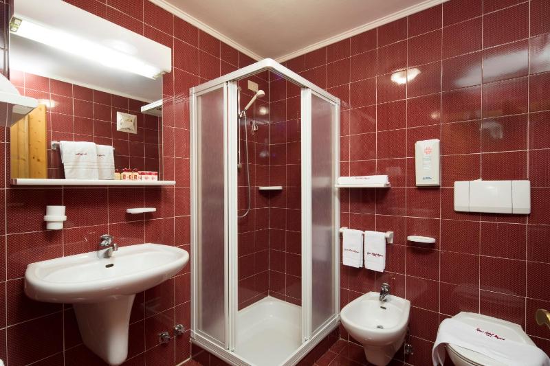 Double or Twin Room with Balcony image 4
