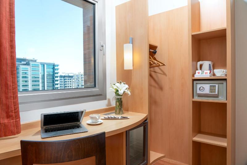 Standard Twin Room image 3