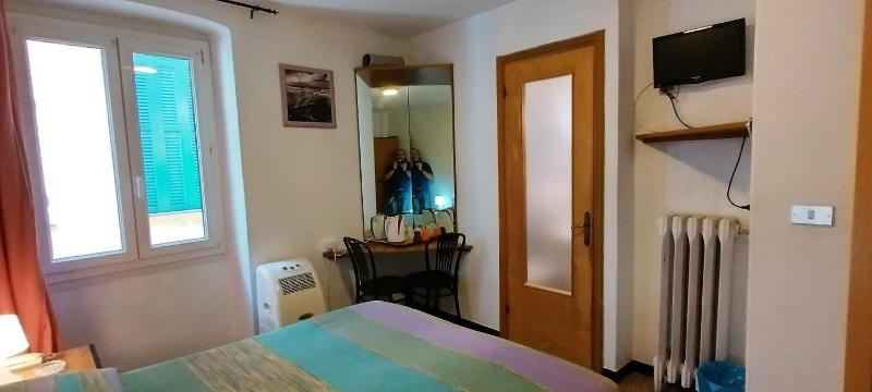 Double Room with Private Bathroom image 3