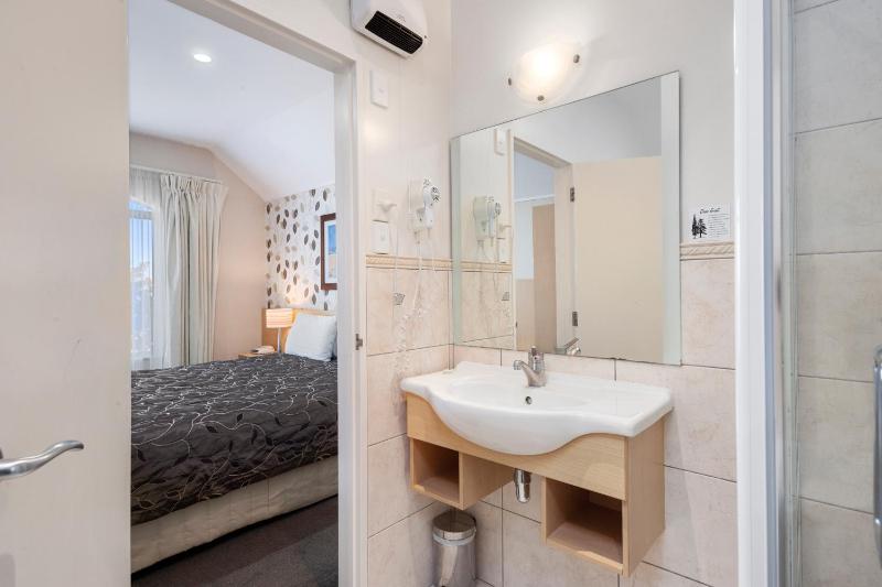 Midtown Tui Villa - Taupō Central Holiday Unit - image 14