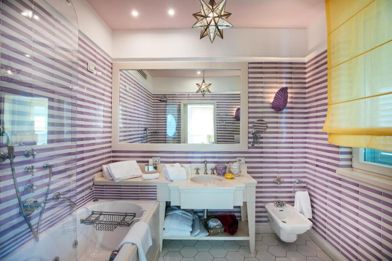 Standard Double Room image 3