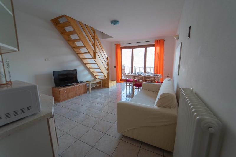 Two-Bedroom Apartment with Lake View image 3