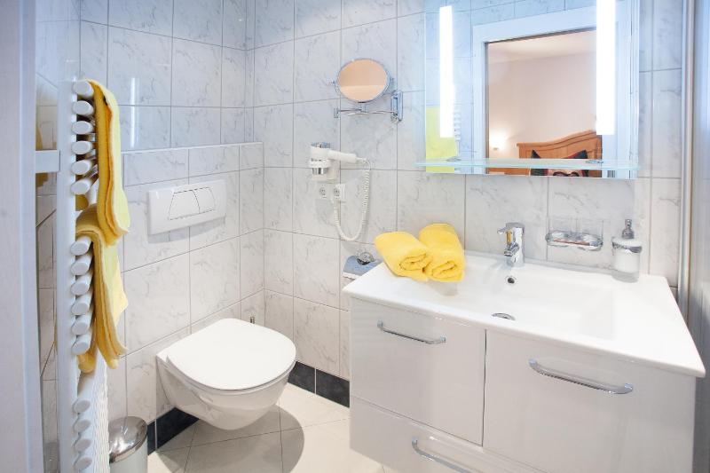One-Bedroom Apartment image 4