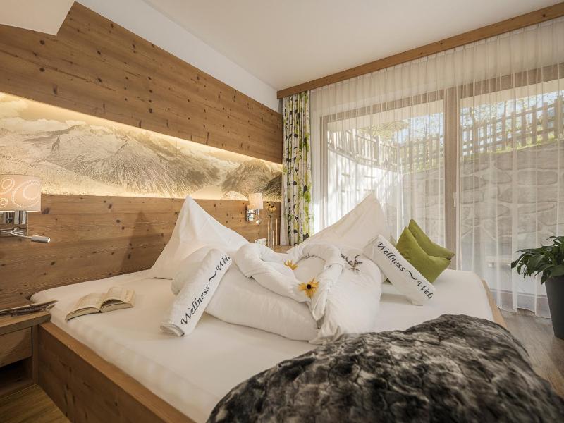 Three-Bedroom Apartment with Private Sauna image 1