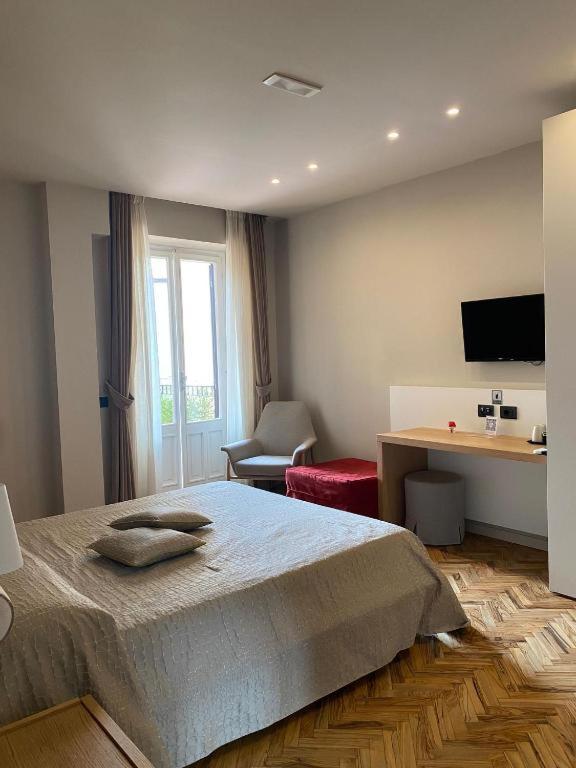 Double Room with Valley View and Spa Access image 4