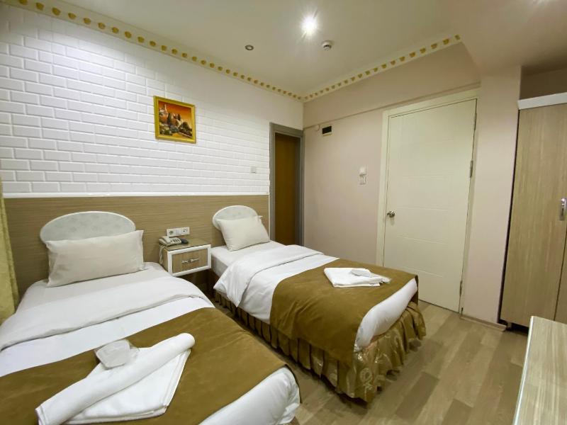 Standard Double Room image 4