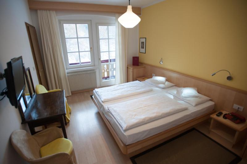 Standard Twin Room image 2