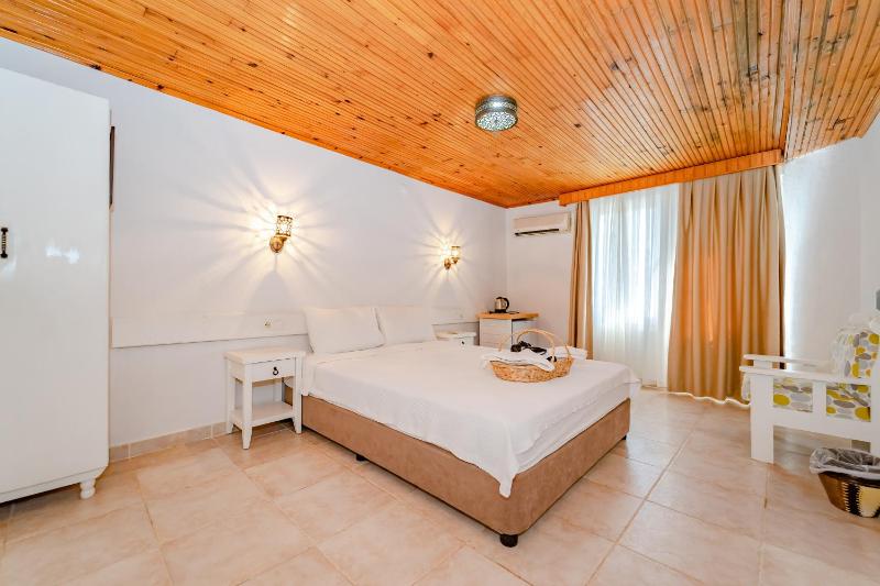 Standard Double or Twin Room image 4