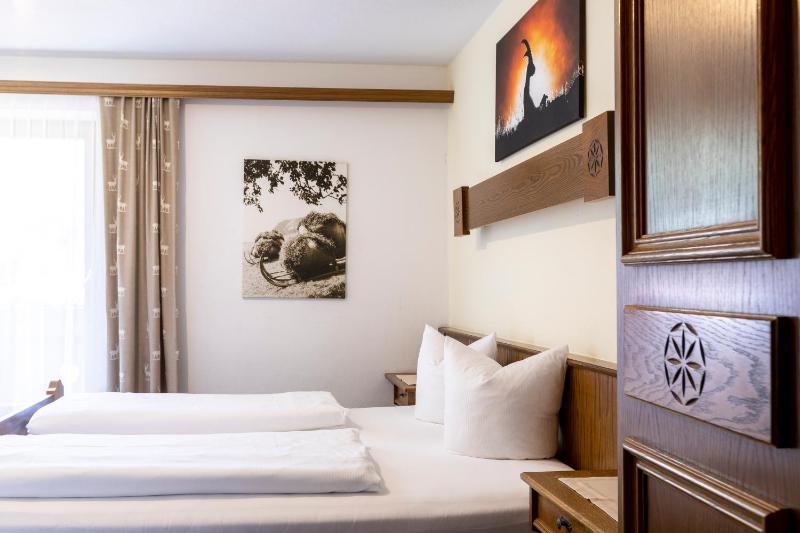 Double Room image 4