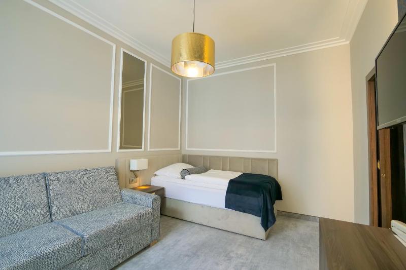 Deluxe Single Room image 3