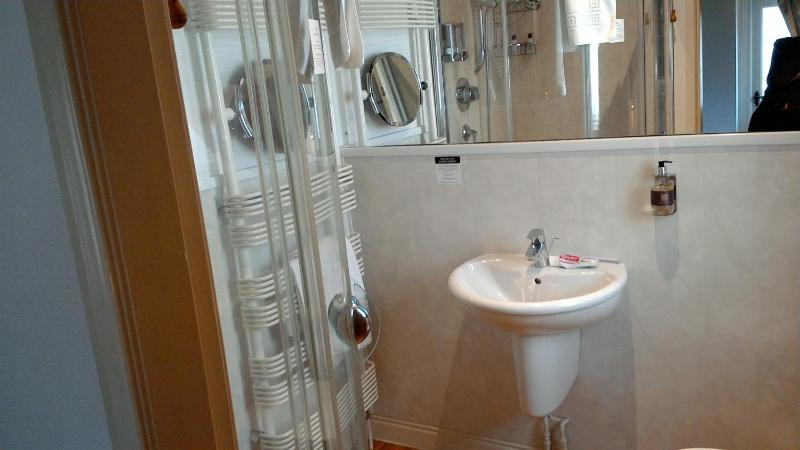 Double Room with Private Bathroom image 3