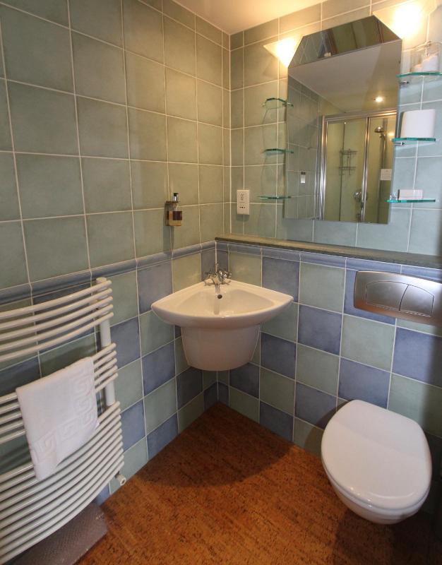 Standard King Room image 2