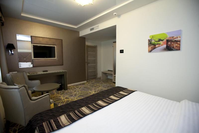 Exclusive Hotel & More - image 21