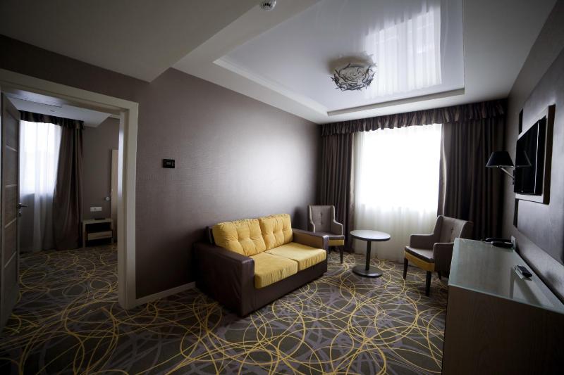 One-Bedroom Suite image 3