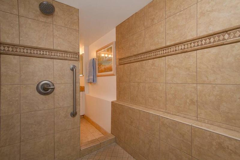 Diamond Head Beach Hotel - image 11