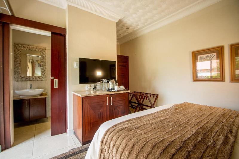 The Victoria Falls Deluxe Suites - image 12