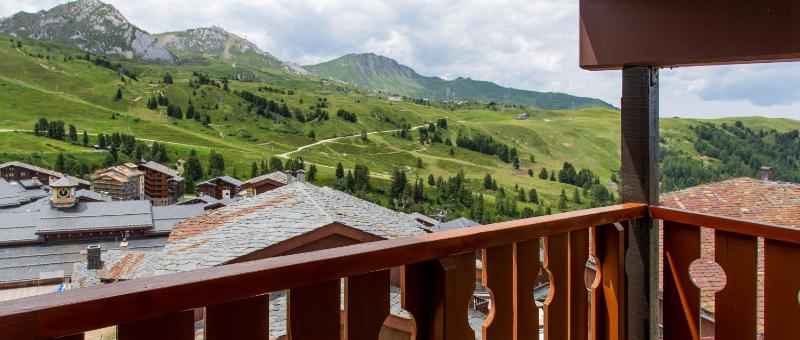 One-Bedroom Apartment with Mountain View (4 People) - South Side image 2
