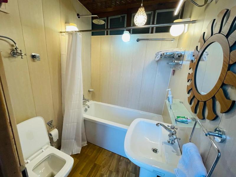 Heaven Breeze Group of Houseboats - image 5