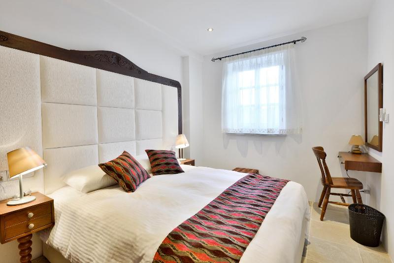 Two-Bedroom Suite - Disability Access image 3