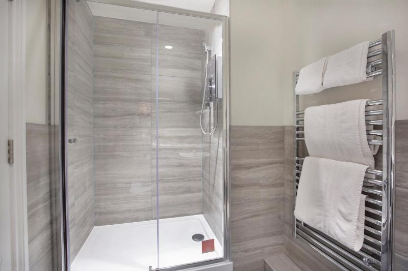Double Room image 4