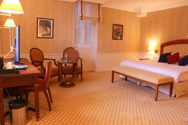 Deluxe Suite image 2