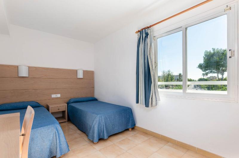 One-Bedroom Apartment image 1