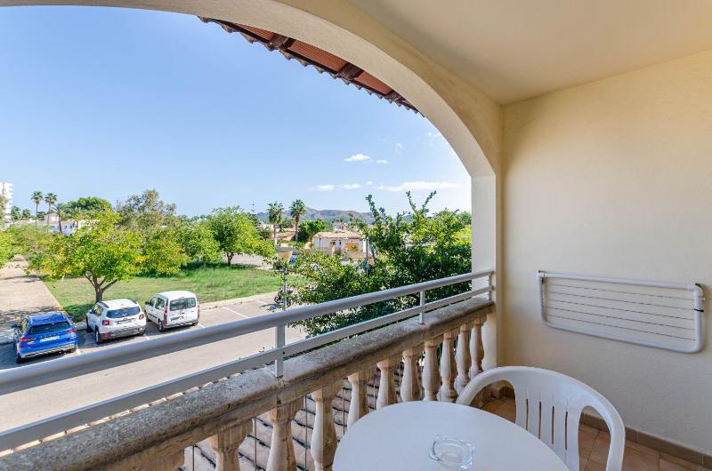 Studio with Balcony image 2