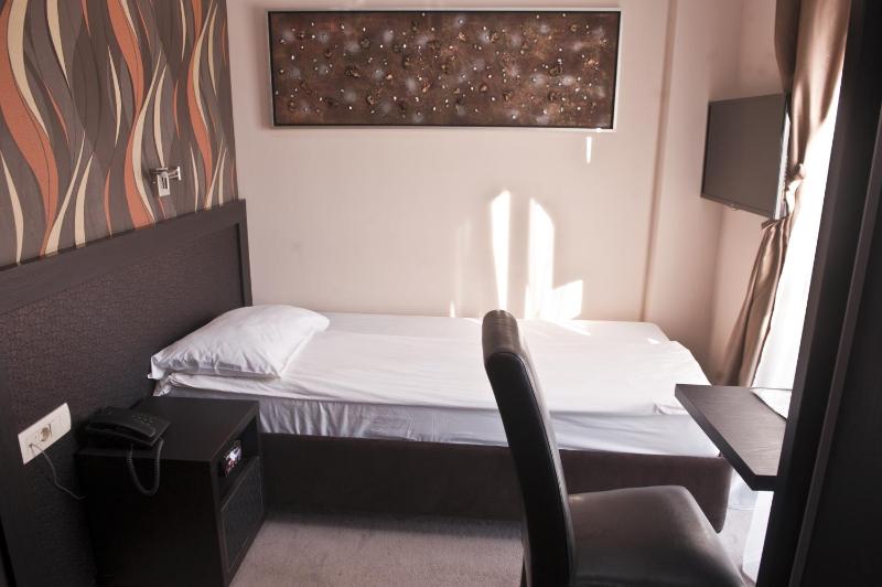 Single Room image 3