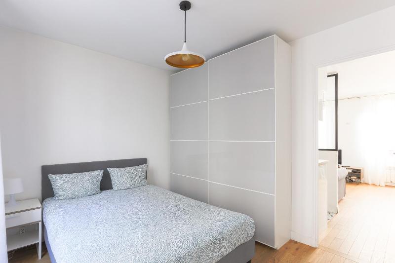 One-Bedroom Apartment image 4