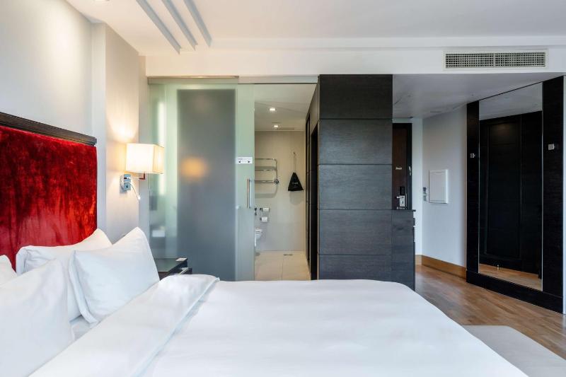 Premium Room with Park View image 4